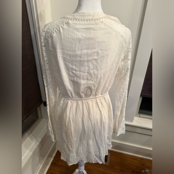 NWT. Lost & Wander Boho Long Lace Sleeve White Mini Dress. Size Medium - Picture 2 of 16